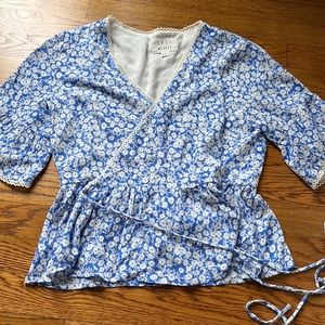 Lost and Wander wrap shirt floral blue size xs worn once